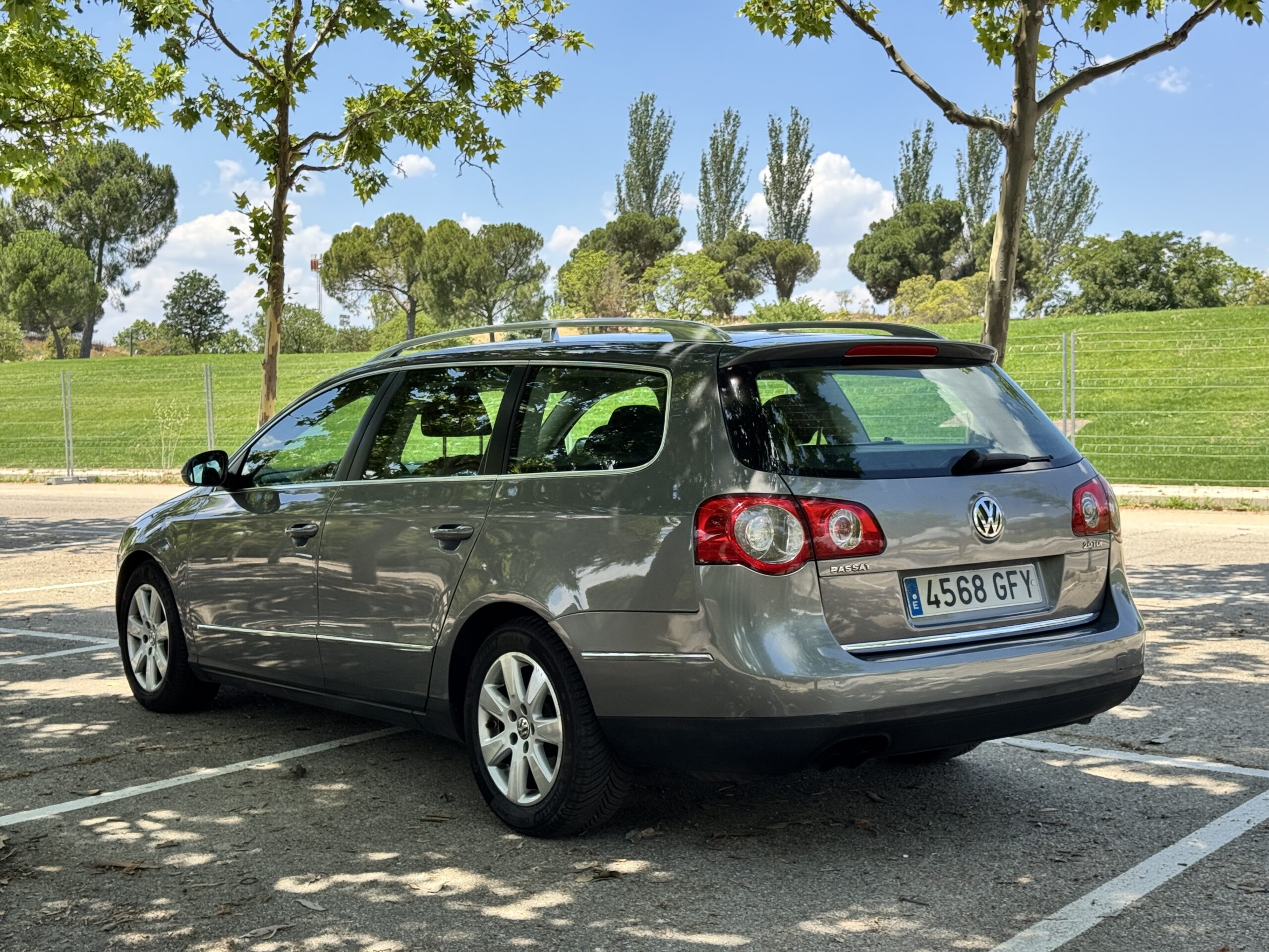 
								Volkswagen Passat Variant Sportline 2.0 TDI 140cv completo									