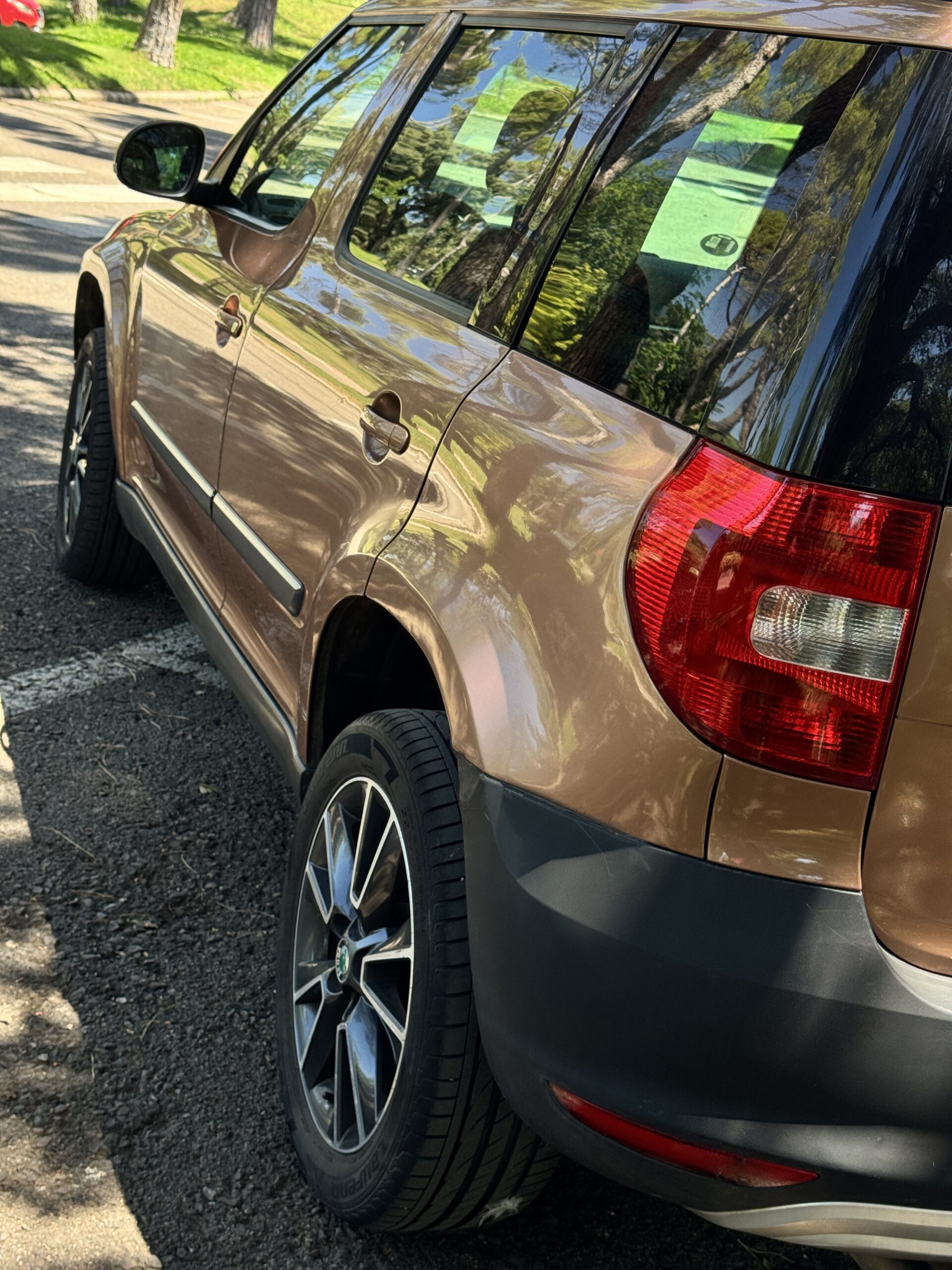 
								Skoda Yeti 2.0 TDI 110CV completo									