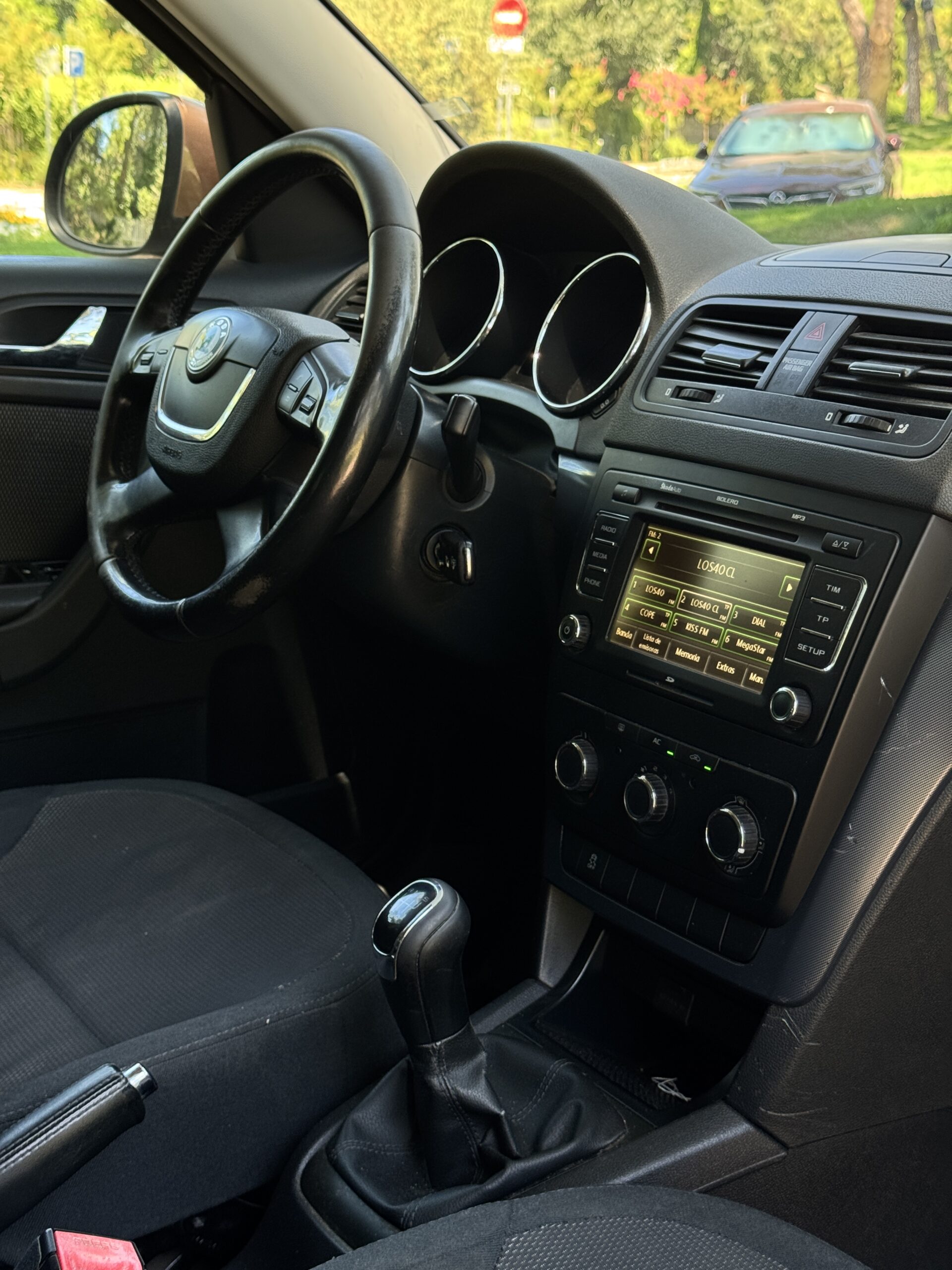 
								Skoda Yeti 2.0 TDI 110CV completo									